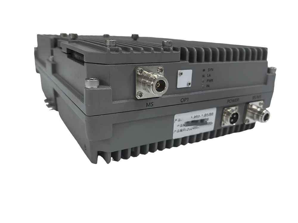  灵川三频手机信号接收器2000㎡